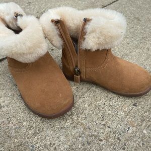 Toddler size 7 Uggs